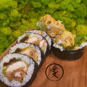 MAKI - 6 elementów  - 10. Krab tempura / sałata / tykwa / szczypior / ostry majonez