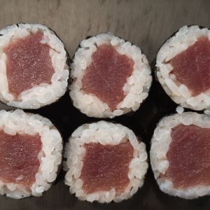 HOSOMAKI - 6 elementów - 6. Surowy tuńczyk